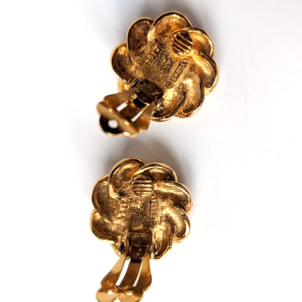 Vintage Chanel clip on earrings - Picture 4 of 6